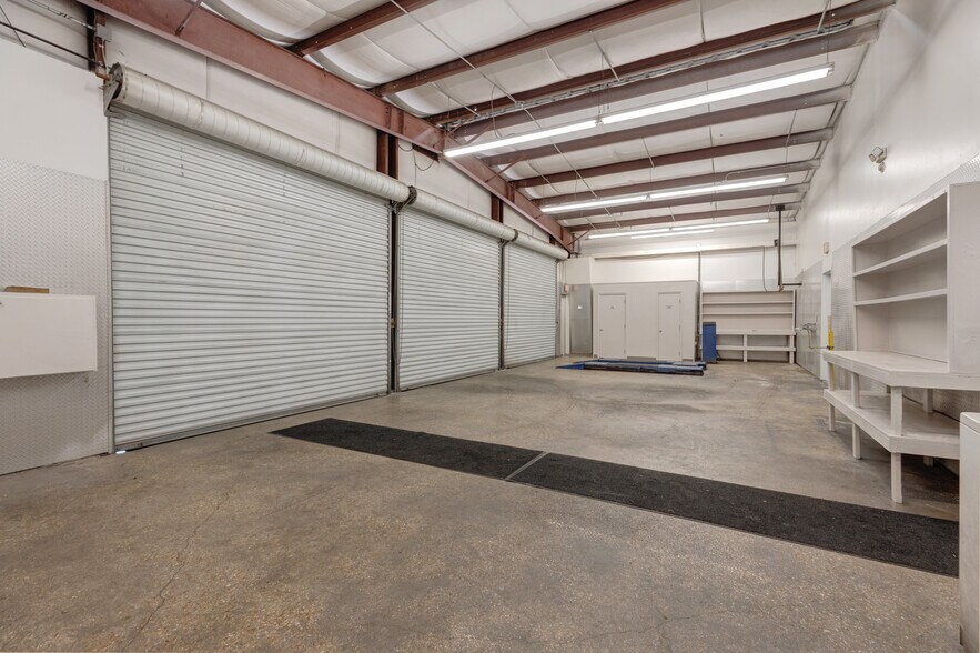 More Photos Of 2611 Ambassador Caffery Pky, Lafayette Storefront For Sale