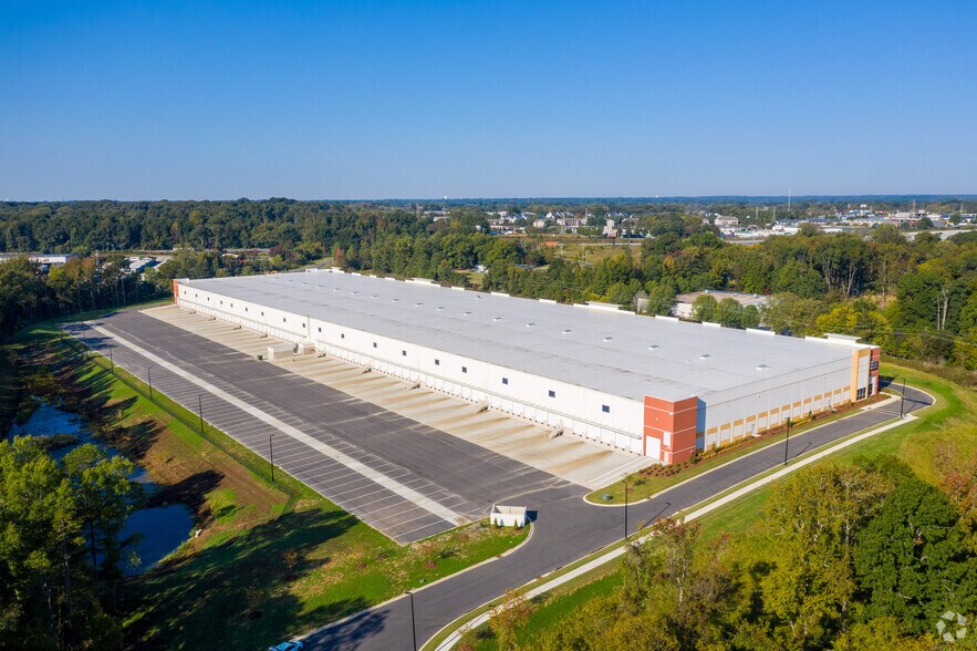 More Photos Of 577 Cel-River Rd, Rock Hill Warehouse For Lease