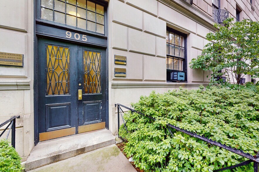 More Photos Of 907 Fifth Ave, New York Multifamily For Sale