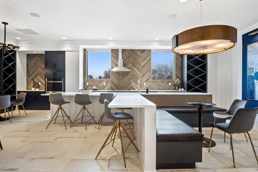 More Photos Of 168 E Midvillage Rd, Sandy Apartments For Lease