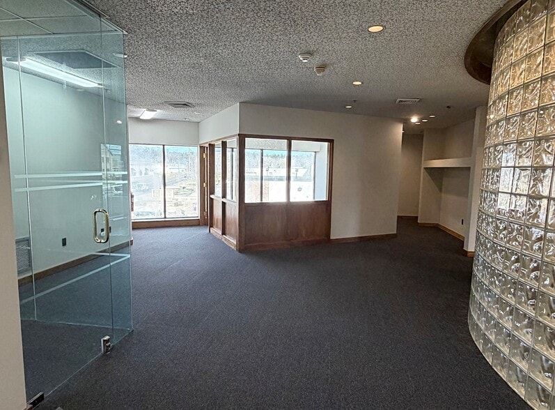 More Photos Of 66 Concord St, North Reading Light Distribution For Lease