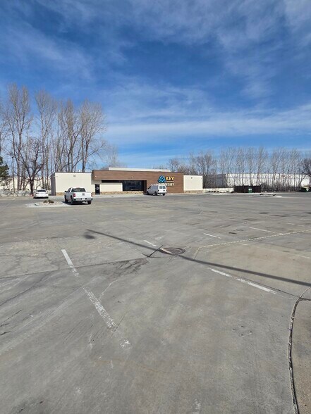 More Photos Of 6820 E Front St, Kansas City Freestanding For Lease