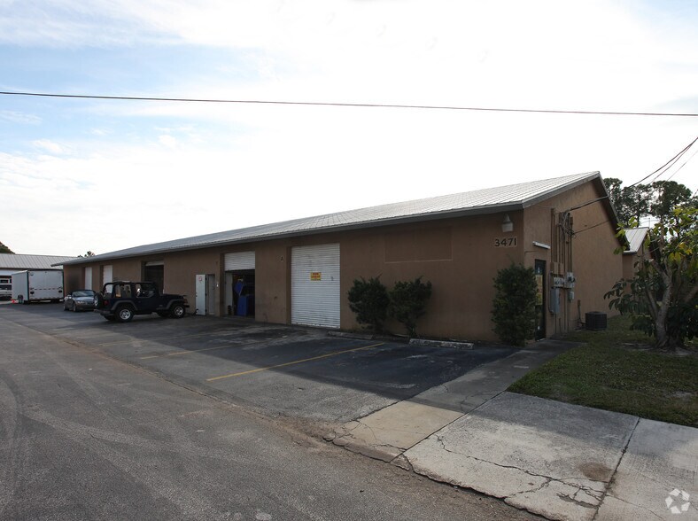 More Photos Of 3471 SW Palm City School Ave, Palm City Warehouse For Lease