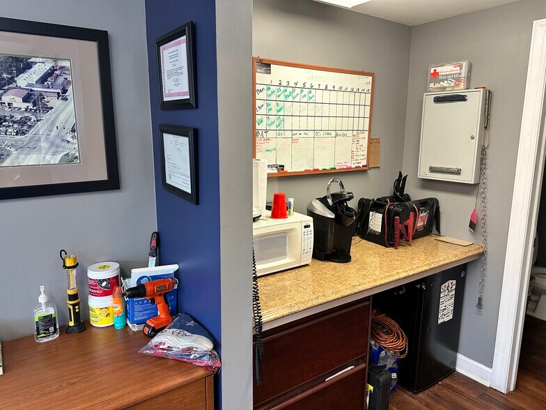More Photos Of 17080 Dixie Hwy, Hazel Crest Auto Dealership For Sale