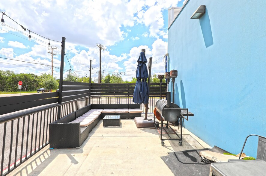 More Photos Of 7280 UTSA Blvd, San Antonio Freestanding For Sale