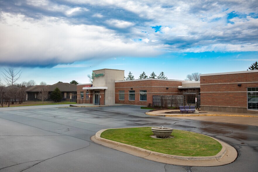 More Photos Of 1035 Charlevoix Dr, Grand Ledge Medical For Sale