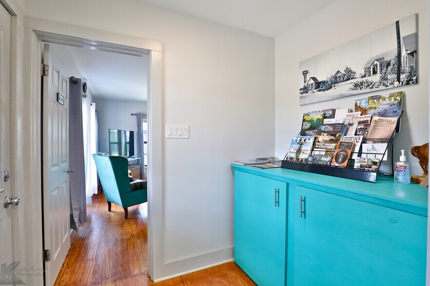 More Photos Of 2710 S Commercial Ave, Coleman Hotel For Sale