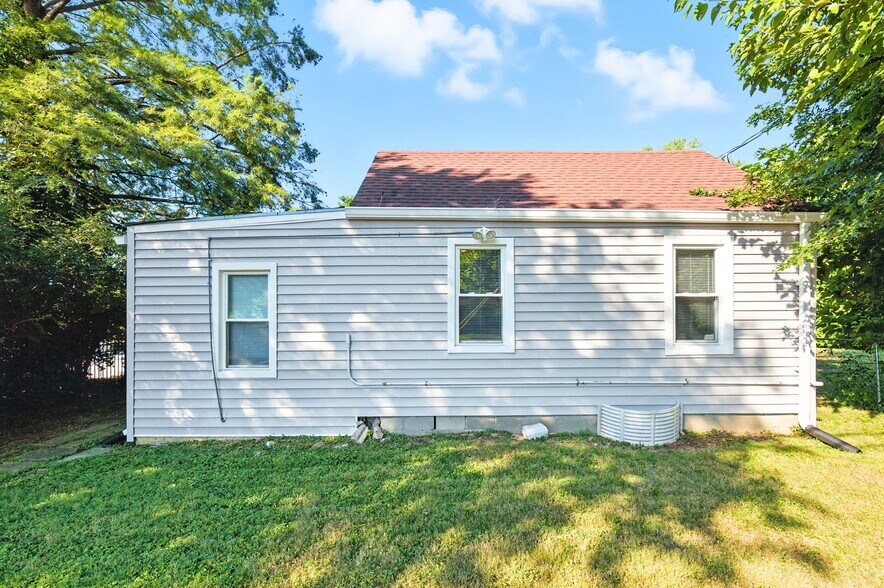 More Photos Of 409 Marquette Dr, Louisville Office For Sale