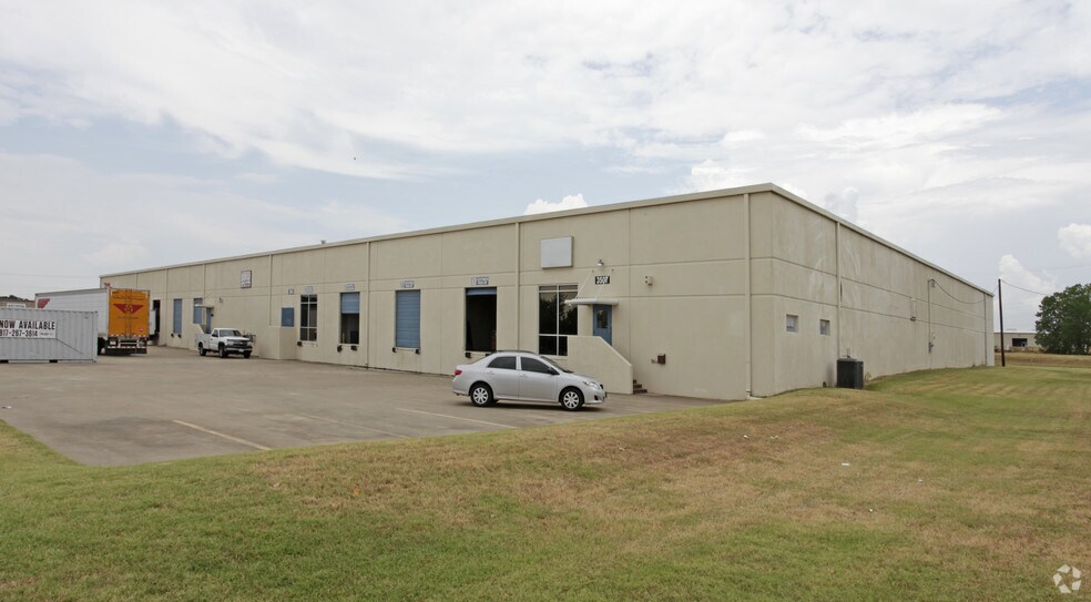 More Photos Of 3501-3507 S Raider Dr, Hurst Industrial For Sale
