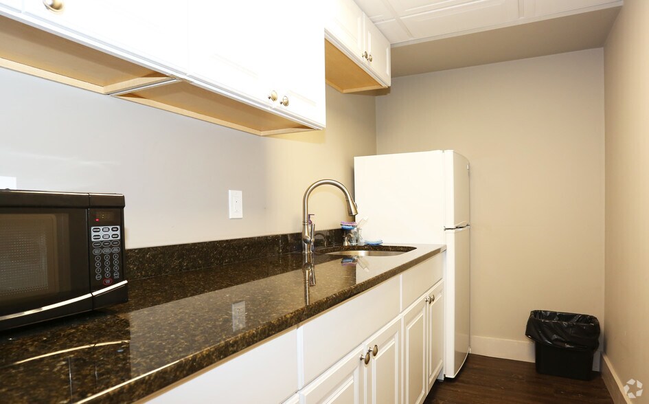 More Photos Of 545 E Jericho Tpke, Huntington Station Office For Sale