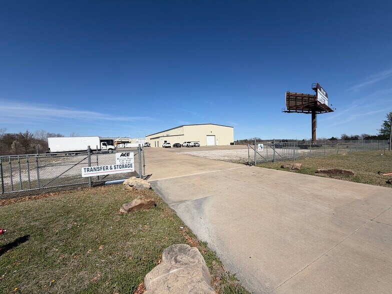 More Photos Of 9111 W 96th St, Sapulpa Warehouse For Lease