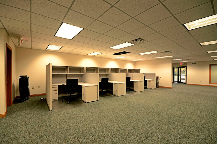 More Photos Of 5485 W Grande Market Dr, Appleton Office For Lease