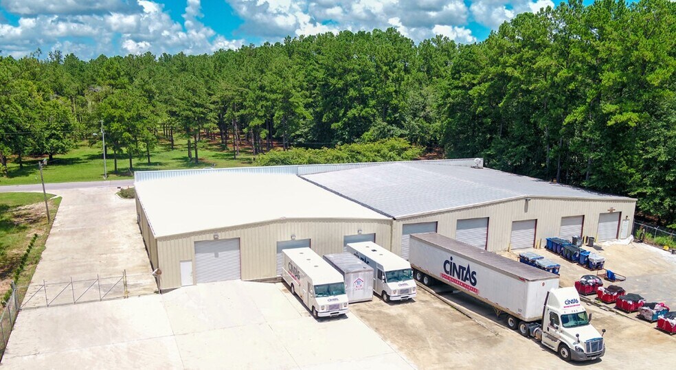 More Photos Of 2379 Commercial Park Dr, Marianna Warehouse For Sale