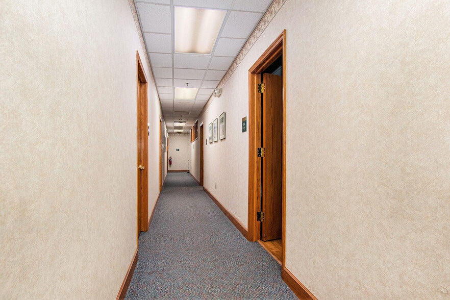 More Photos Of 645 Barclay Cir, Rochester Hills Medical For Lease