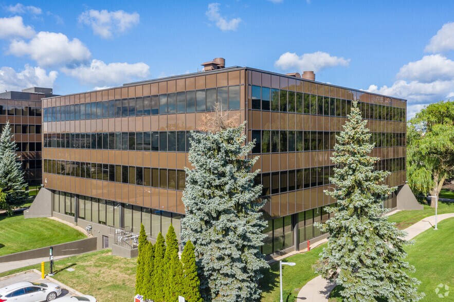 More Photos Of 2000 Argentia Rd, Mississauga Office For Lease