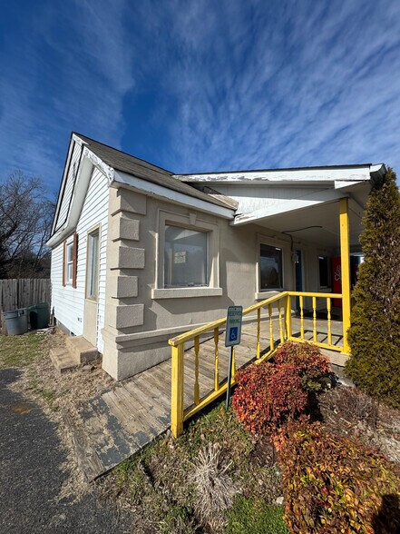 More Photos Of 2602 US-41, Greenbrier Freestanding For Sale