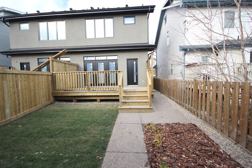 More Photos Of 11331 76 Av NW, Edmonton Apartments For Sale