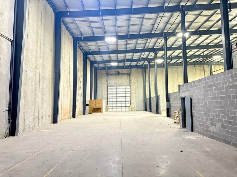 More Photos Of 16565 River Rd, Noblesville Distribution For Lease