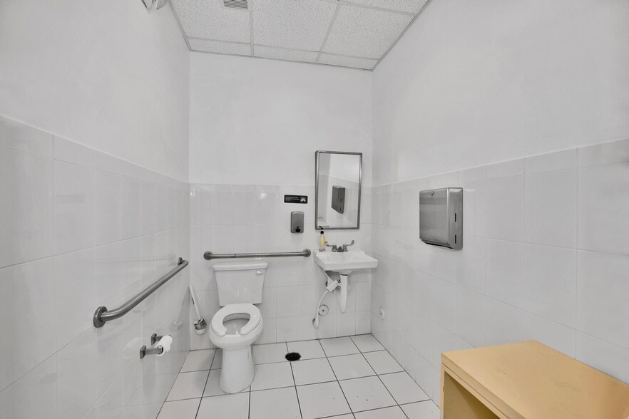 More Photos Of 13300 NW 27th Ave, Opa-locka Restaurant For Lease