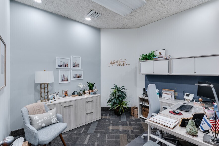 More Photos Of 1511 Walnut St, Philadelphia Office For Lease