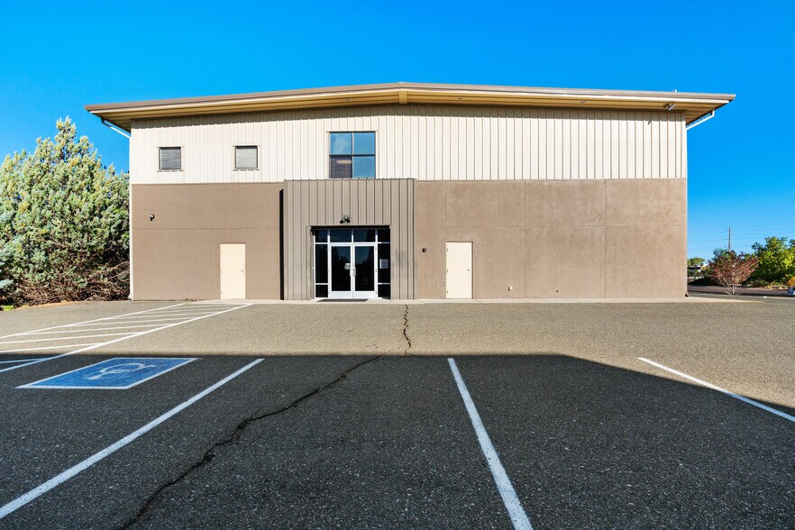 More Photos Of 3250 Tower Rd, Prescott Industrial For Sale