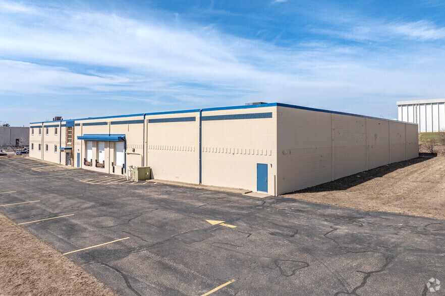 More Photos Of 3401 NE Spring St, Minneapolis Manufacturing For Sale