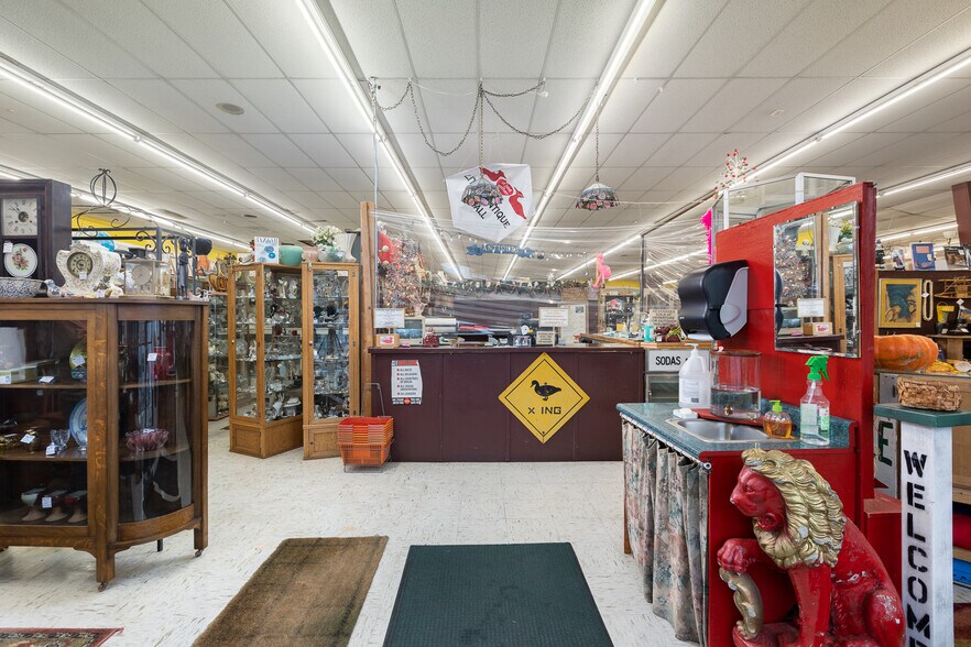 More Photos Of 3128 Ne Highway 101, Lincoln City Storefront For Sale