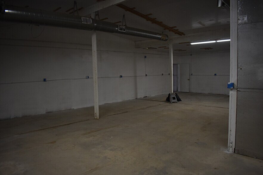 More Photos Of 5273-5275 E Washington Blvd, Commerce Warehouse For Lease
