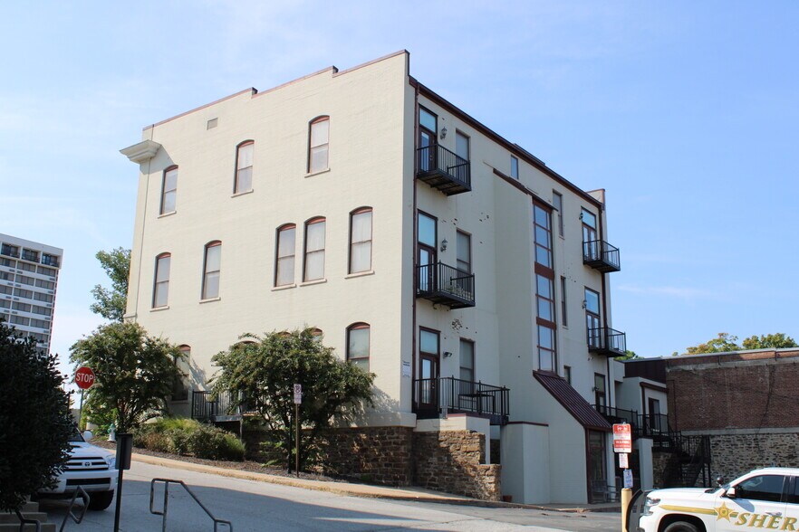 More Photos Of 2 N College Ave, Fayetteville Office For Lease