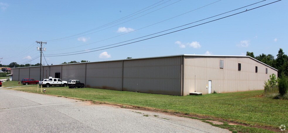 More Photos Of 147 L F I Complex Ln, Lexington Manufacturing For Lease
