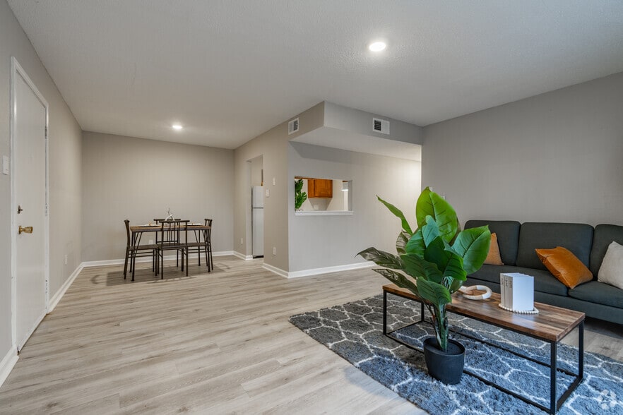 More Photos Of 5000 Summertree Dr, North Little Rock Apartments For Sale