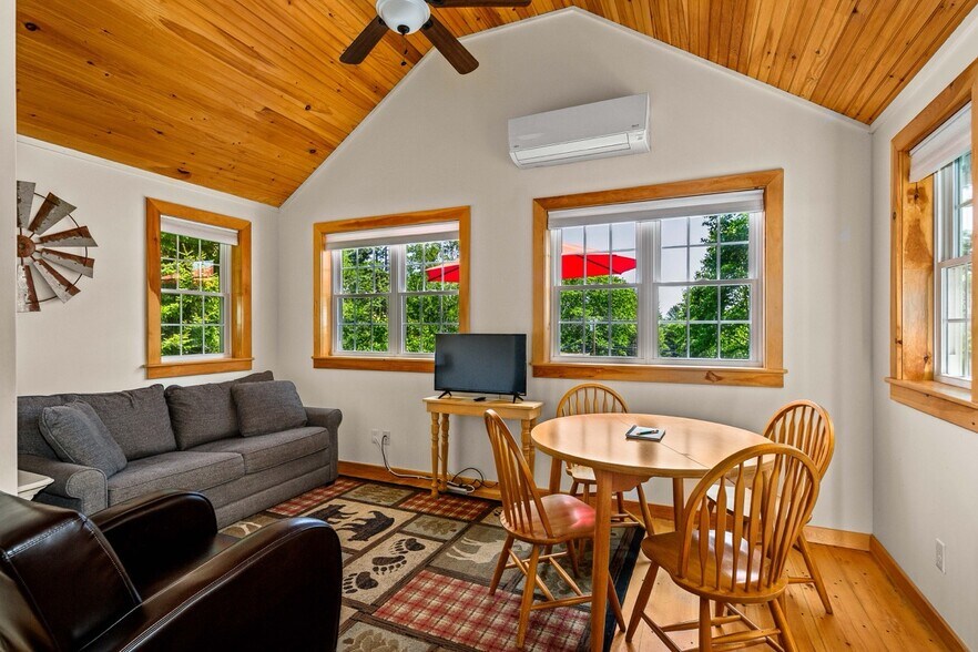 More Photos Of 2076 Atlantic Hwy, Lincolnville Hotel For Sale