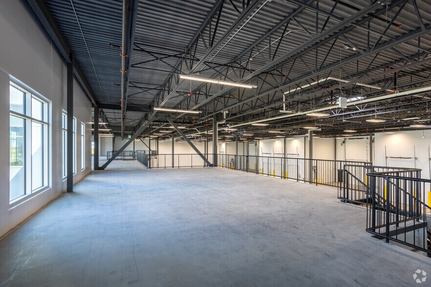 More Photos Of 9870 70 St SE, Calgary Warehouse For Sale