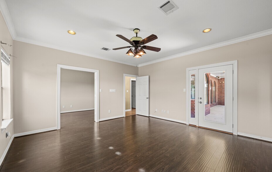 More Photos Of 20240 Cypress Rosehill Rd, Tomball Office Residential For Lease