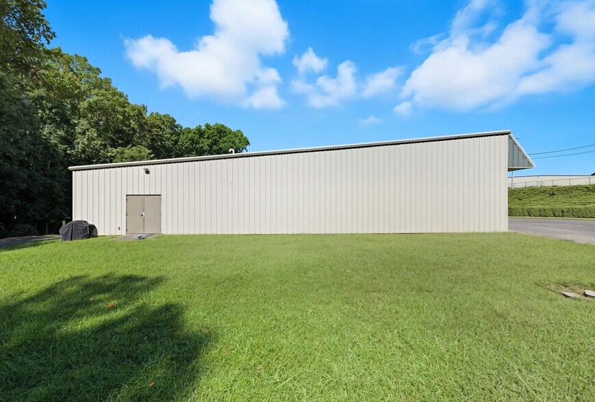 More Photos Of 508-514 Canterbury Rd, Kings Mountain Flex For Sale