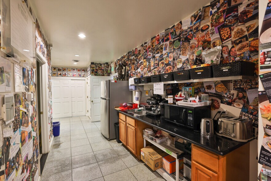 More Photos Of 707 Douglas Ave, Oakland Manufacturing For Lease