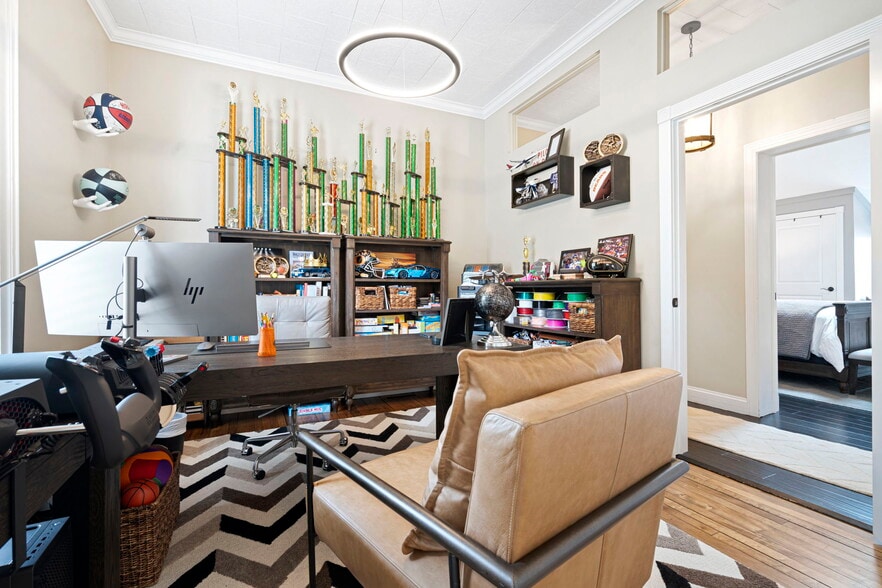 More Photos Of 612 N Lakeshore Dr, Ludington Hotel For Sale