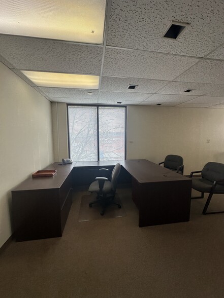 More Photos Of 27 Ridge Rd, Munster Office For Lease