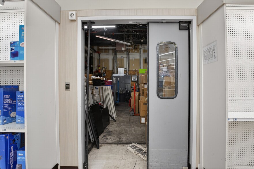 More Photos Of 5627-5699 Chestnut St, Philadelphia Drugstore For Lease