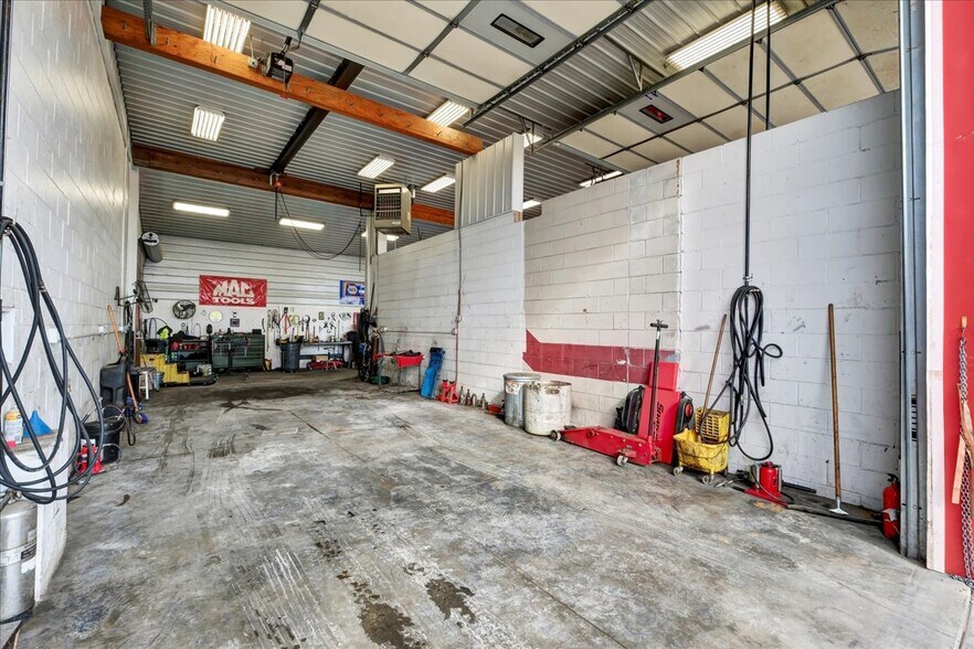 More Photos Of 133 W Blue Lick Rd, Shepherdsville Auto Repair For Sale