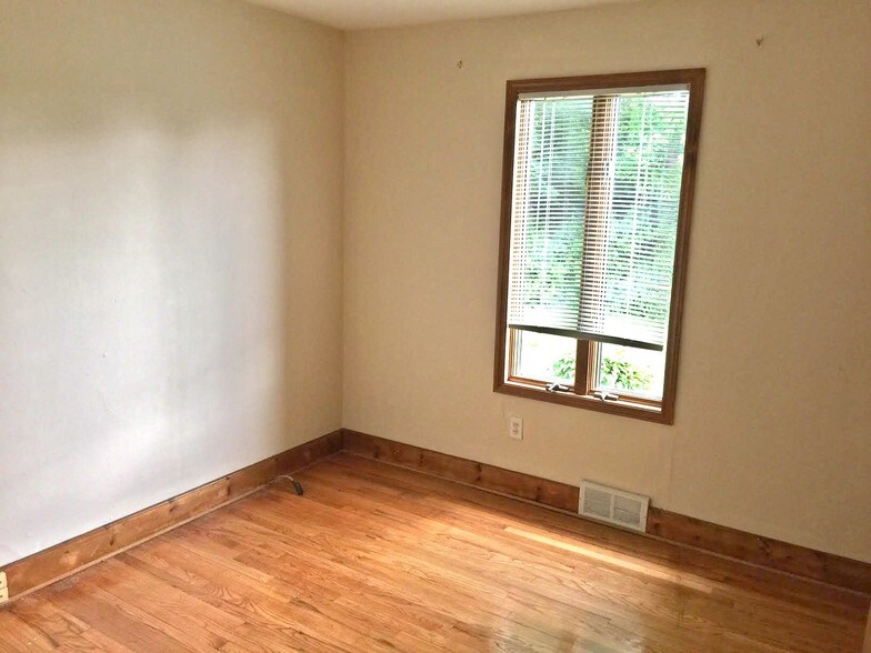 More Photos Of 8 Ibm Rd, Poughkeepsie Office For Sale