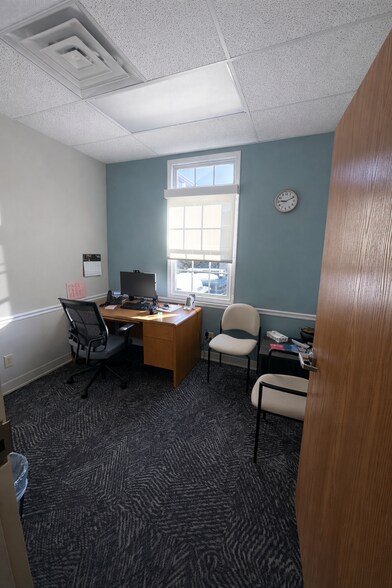 More Photos Of 1305 Corporate Dr, Hudson Medical For Lease