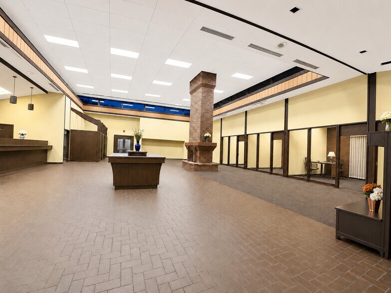 More Photos Of 1100 Spotsylvania St, New Athens Bank For Lease