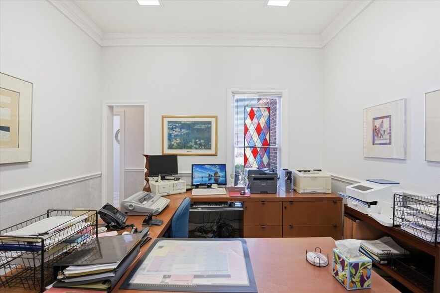 More Photos Of 717 E 1st St, Humble Office Residential For Sale