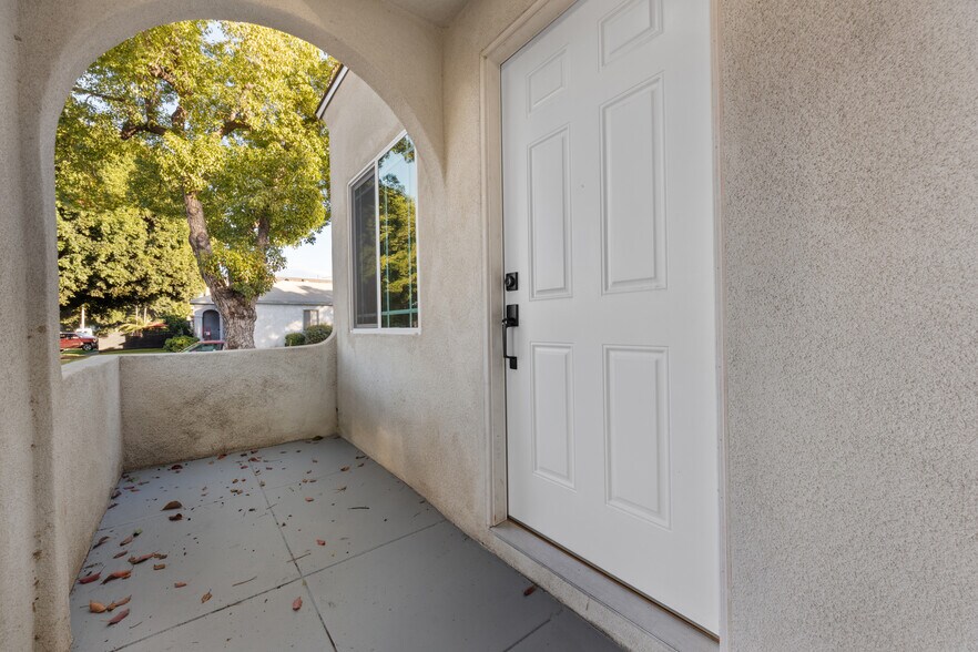 More Photos Of 758 E 84th St, Los Angeles Multifamily For Sale