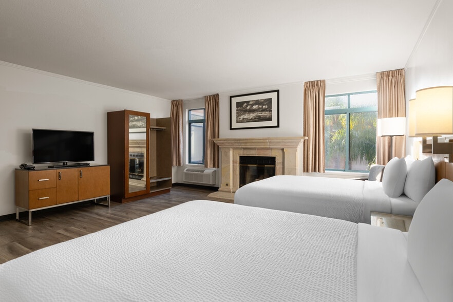 More Photos Of 631 Camino del Rio S, San Diego Hotel For Sale