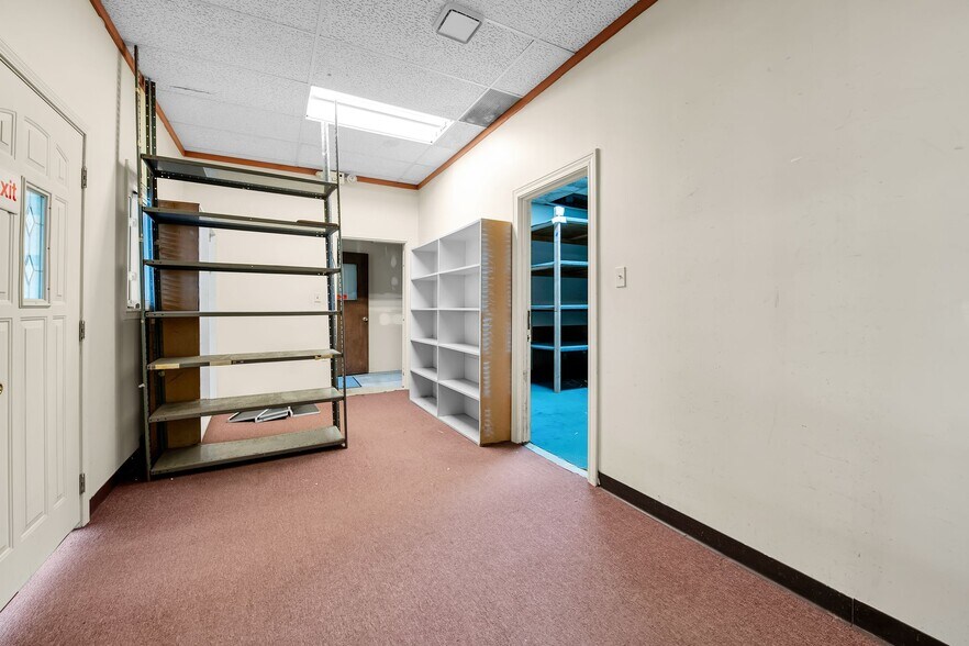 More Photos Of 307-341 E 11 Mile Rd, Madison Heights Freestanding For Sale