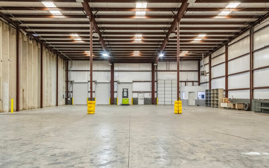 More Photos Of 6900 Woolworth Rd, Shreveport Warehouse For Lease