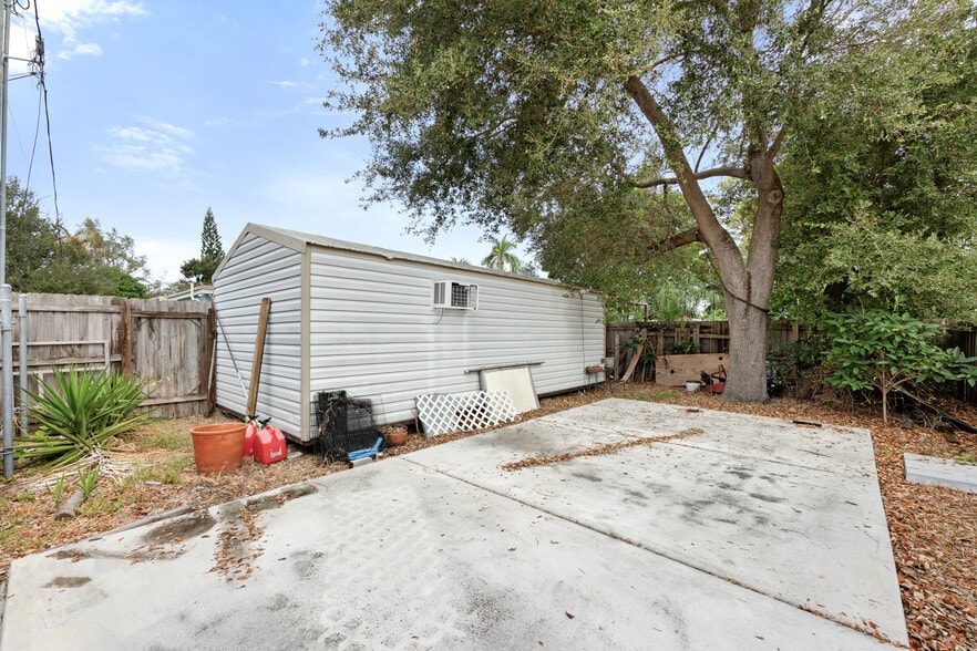 More Photos Of 112 Milton St, Lantana Multifamily For Sale