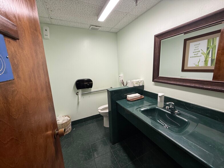 More Photos Of 8200 W Sunrise Blvd, Plantation Office For Sale